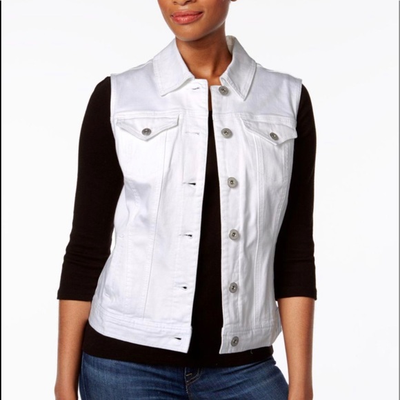 NWOT Kensie denim vest Color white size medium Fit size 6/8 Chest 38 in L 23 in
